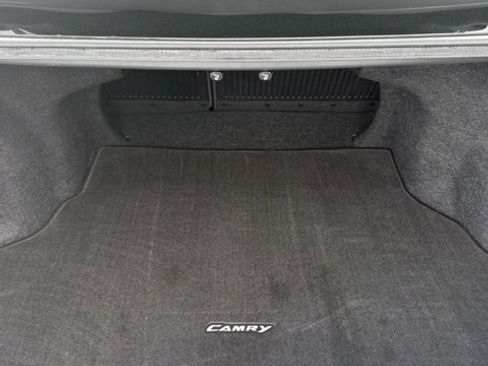 Used 2016 Toyota Camry SE image 11