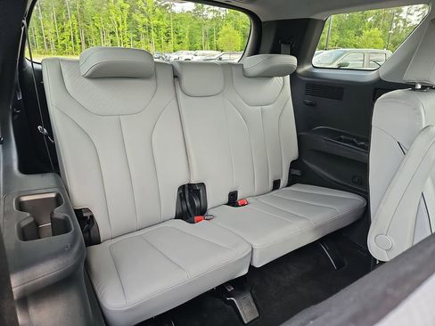 Used 2025 Hyundai Palisade SEL FWD image 16