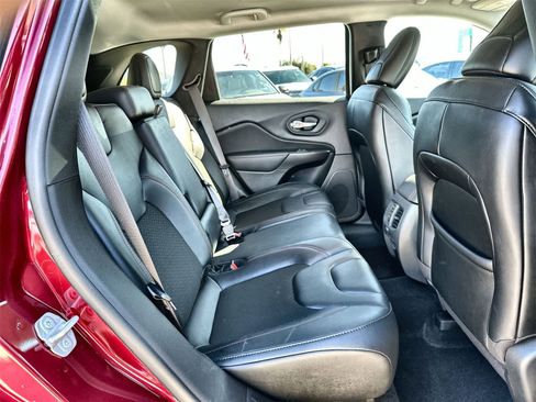 Used 2022 Jeep Cherokee Trailhawk image 13