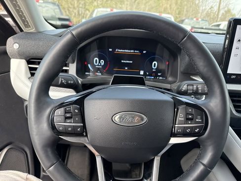 Used 2025 Ford Explorer Platinum w/ LUX Leather Package image 23