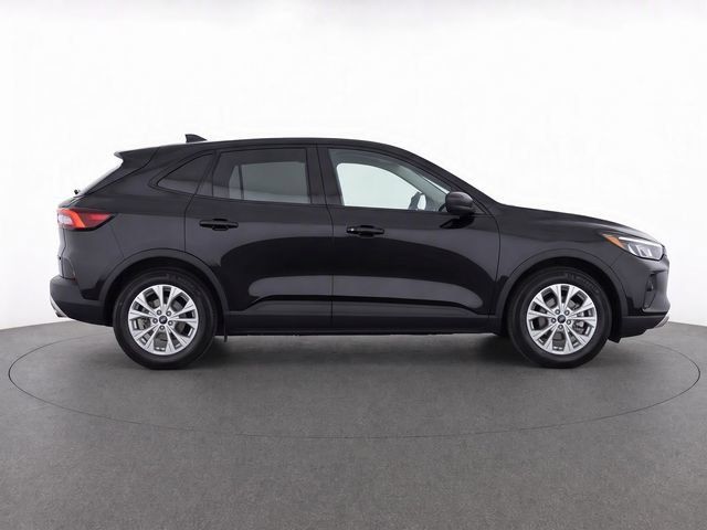 Used 2025 Ford Escape Active FWD image 2