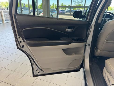Used 2017 Honda Pilot Touring image 42