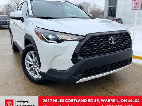 Used 2023 Toyota Corolla Cross LE image 1