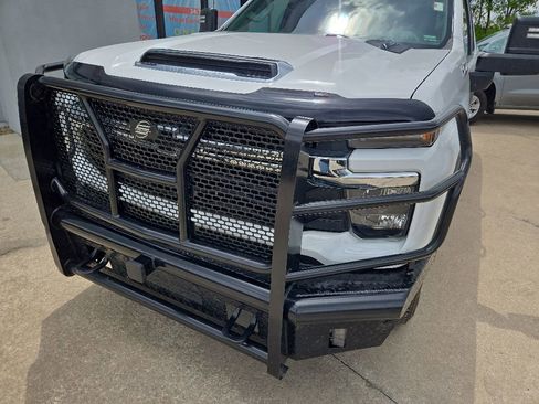 Used 2024 Chevrolet Silverado 2500 LT AWD/4WD image 18