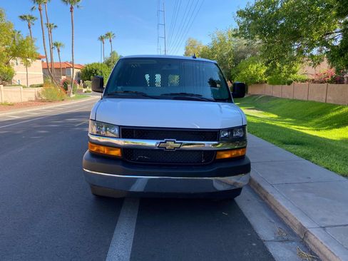 Used 2025 Chevrolet Express 2500 w/ Driver Convenience Package RWD image 3
