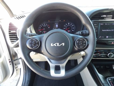 Used 2022 Kia Soul LX w/ Technology Package FWD image 12