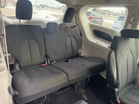 Used 2018 Chrysler Pacifica Touring Plus image 16