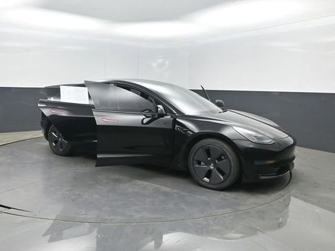 Used 2021 Tesla Model 3 Standard Range Plus image 30