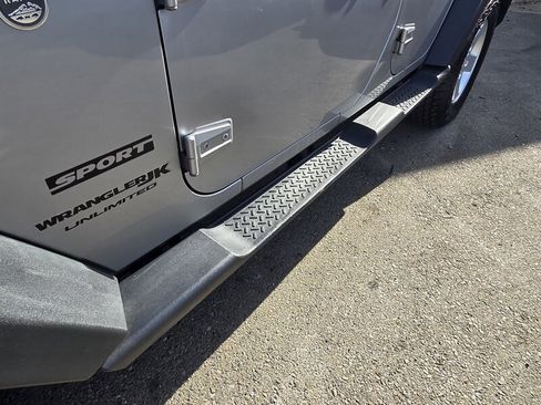 Used 2018 Jeep Wrangler Unlimited Sport S image 25