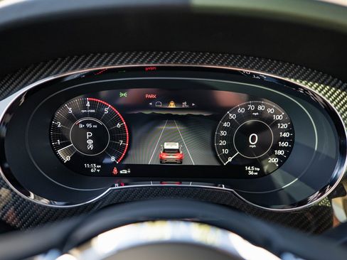 Used 2025 Bentley Bentayga Atelier image 7