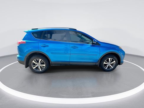 Used 2018 Toyota RAV4 XLE image 9