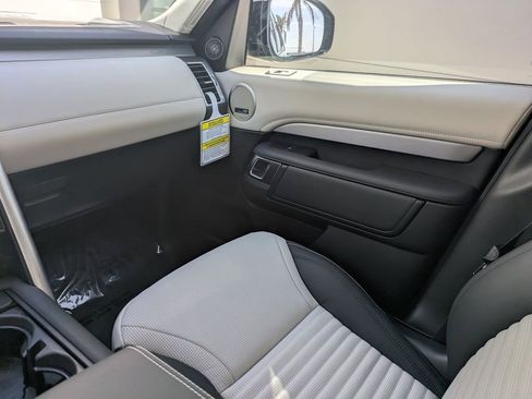 New 2026 Land Rover Discovery Limited Edition AWD/4WD image 19