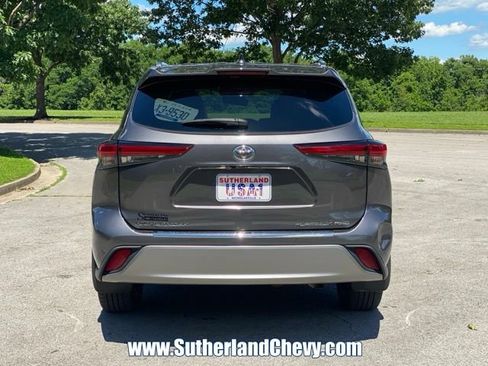 Used 2021 Toyota Highlander Platinum AWD/4WD image 6