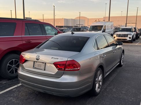 Used 2013 Volkswagen Passat TDI SE image 3