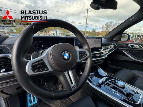 Used 2025 BMW X7 M60i w/ Climate Comfort Package image 25