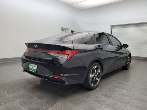 Used 2023 Hyundai Elantra Limited image 9