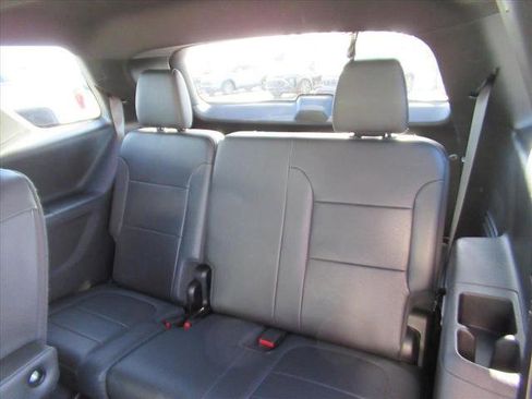Used 2022 Chevrolet Traverse High Country image 34