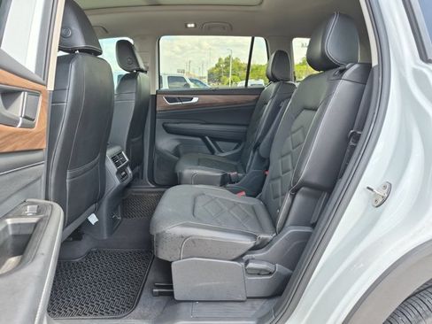 Used 2024 Volkswagen Atlas SE FWD image 18