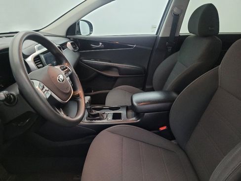 Used 2020 Kia Sorento LX image 17