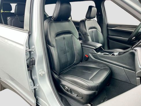 Certified 2025 Jeep Grand Cherokee L Limited w/ Black Appearance Package image 30