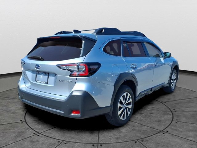 Used 2025 Subaru Outback Premium AWD/4WD image 4