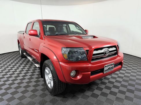 Used 2010 Toyota Tacoma w/ TRD Sport Package AWD/4WD image 5