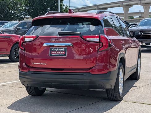 Used 2024 GMC Terrain SLE w/ Driver Convenience Package FWD image 3