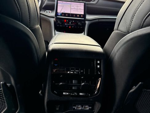 Used 2024 Jeep Grand Cherokee L Limited w/ Luxury Tech Group II image 23