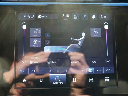 Certified 2025 Jeep Grand Cherokee Altitude image 25