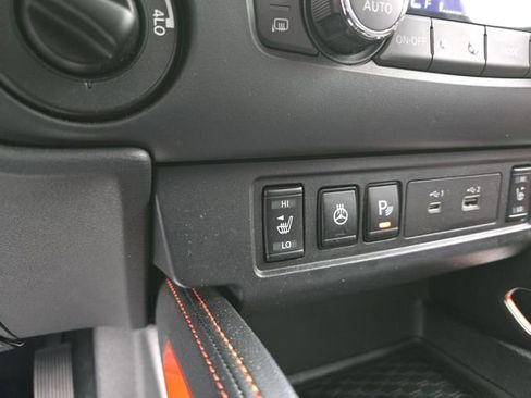 Used 2022 Nissan Frontier PRO-4X image 37