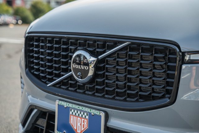 Certified 2024 Volvo XC60 B5 Ultimate w/ Protection Package Premier AWD/4WD image 11
