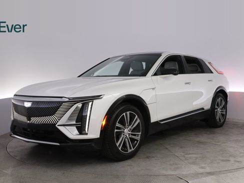 Used 2024 Cadillac Lyriq Luxury w/ LPO, Floor Liner Package AWD/4WD image 2