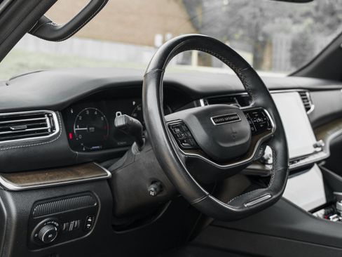 Used 2024 Jeep Grand Wagoneer L 4WD image 9