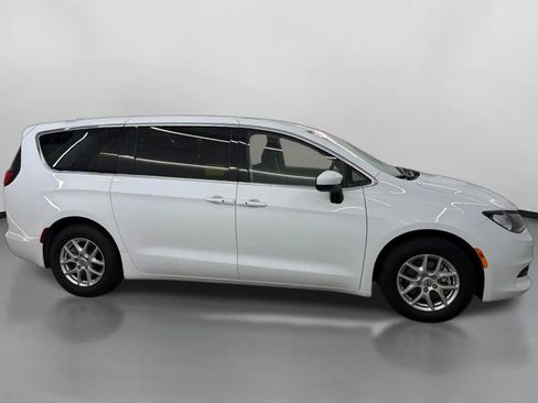 Used 2023 Chrysler Voyager LX FWD image 11