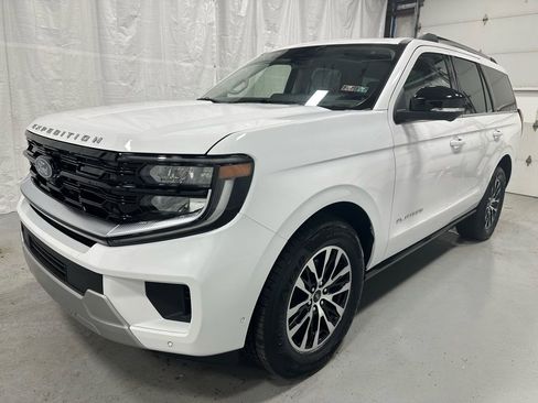 Used 2025 Ford Expedition Platinum image 3