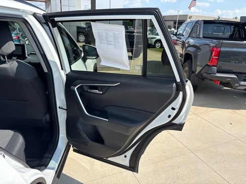 Used 2023 Toyota RAV4 XLE AWD/4WD image 31