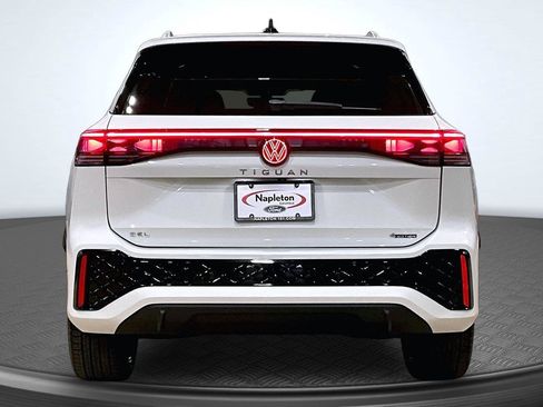Used 2025 Volkswagen Tiguan SEL R-Line AWD/4WD image 4