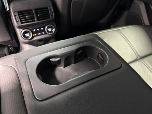 New 2026 Land Rover Range Rover Velar Dynamic SE image 24