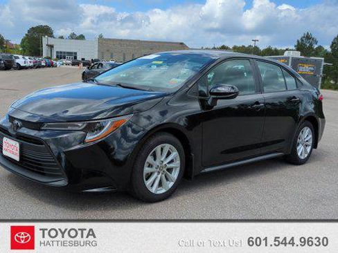 Certified 2025 Toyota Corolla LE FWD image 1