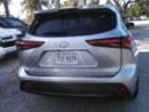 Used 2023 Toyota Highlander LE image 31