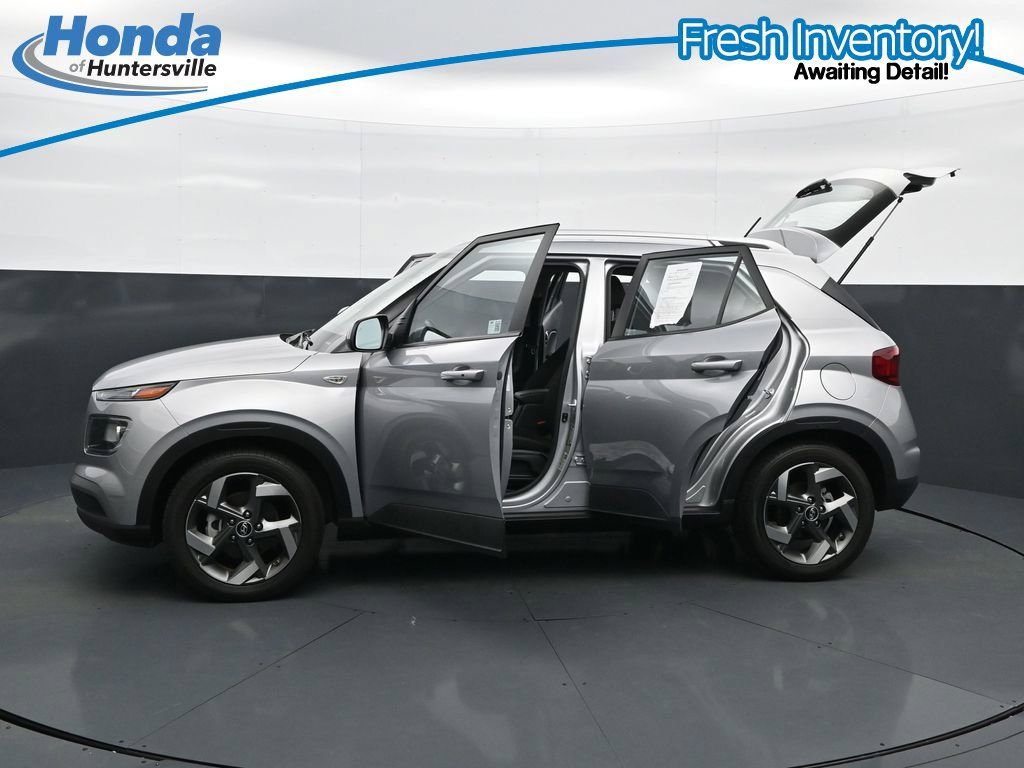 Used 2025 Hyundai Venue SEL FWD image 42