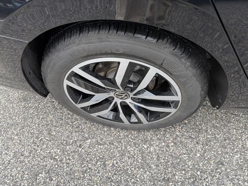 Certified 2025 Volkswagen Jetta SE image 16