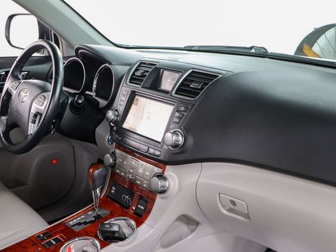 Used 2012 Toyota Highlander Limited AWD/4WD image 29
