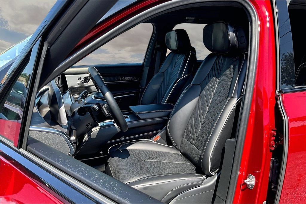 Certified 2026 Cadillac Vistiq Platinum w/ LPO, Floor Liner Package AWD/4WD image 21