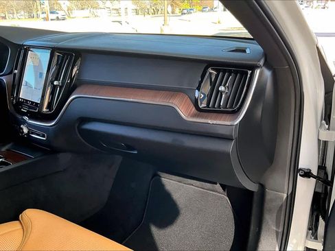 Used 2023 Volvo XC60 B6 Ultimate image 18