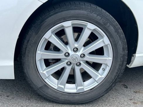 Used 2011 Toyota Venza FWD image 13