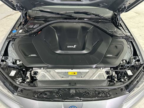 Certified 2025 BMW i4 eDrive40 image 18