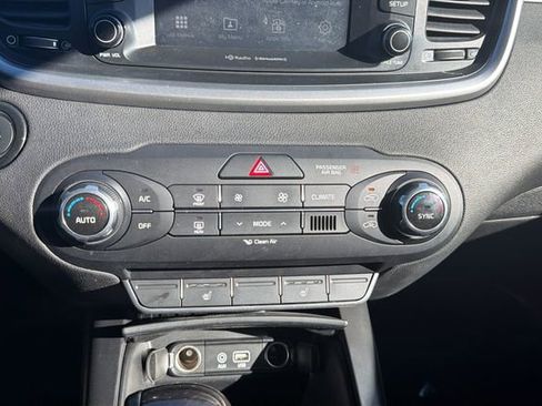 Used 2017 Kia Sorento LX w/ LX Convenience Package image 14