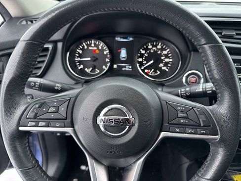 Used 2017 Nissan Rogue SV image 12