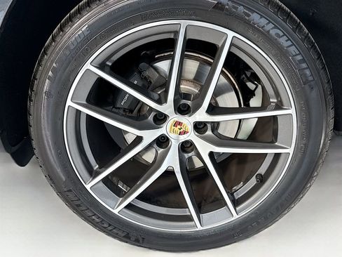 Used 2023 Porsche Macan AWD/4WD image 31